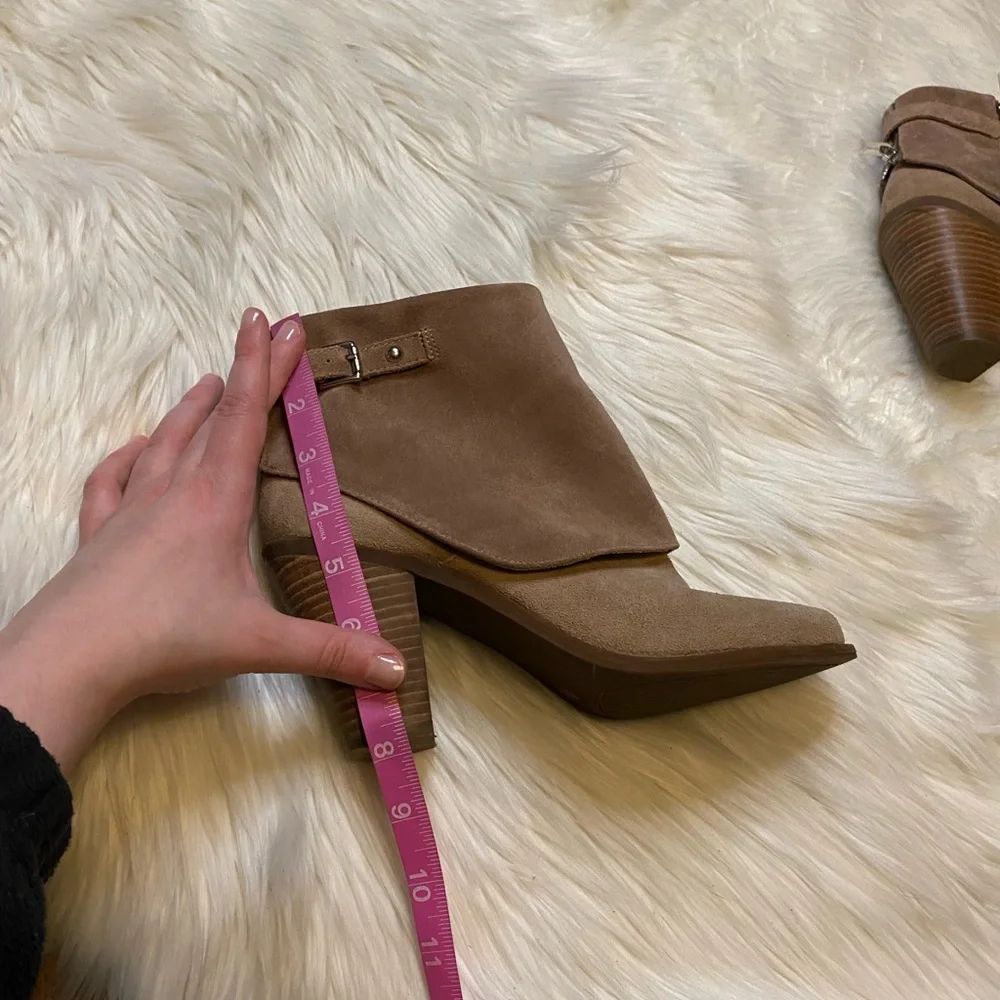 Jessica Simpson size 9.5 Cassley two tone tan heeled booties leather suede